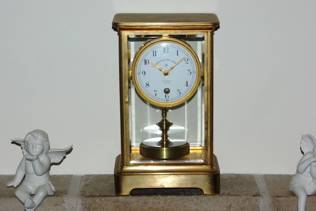A customers vintage antique clock the gold needs to be redone.